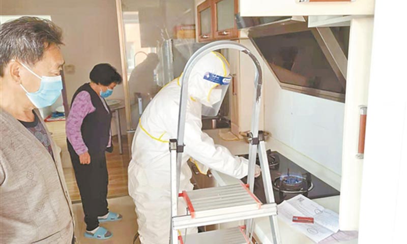 向险而行，保抗疫供气平稳顺利。面对新冠疫情与暴风雪天气的两面夹击，哈中庆公司坚持保供不能停，安全不能松，服务不能差。在疫情最为严重的平房区，25名员工承担起保障辖区9万多家燃气用户用气安全的重任。自冬季供暖以来，哈中庆公司累计为全市180万用户平稳供应天然气超6000万立方米。天然气销售甘肃分公司员工在疫情来临时，向公司党委提交了一封按有红手印的联名请战书，承诺在疫情之中坚守岗位，战严寒、保冬供，逆行服务，为全省人民温暖过冬贡献力量。哈中庆公司安检员接到报修后，全副武装到管控小区上门维修服务。