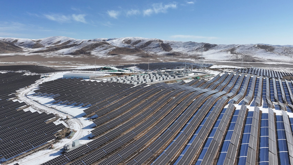 近日，四川省首个高原光伏构网型储能电站，阿坝州红原安曲一期光伏项目，实现首批5.28万千瓦并网发电，标志着项目正式进入运营阶段，为后续全容量并网发电打下坚实基础。