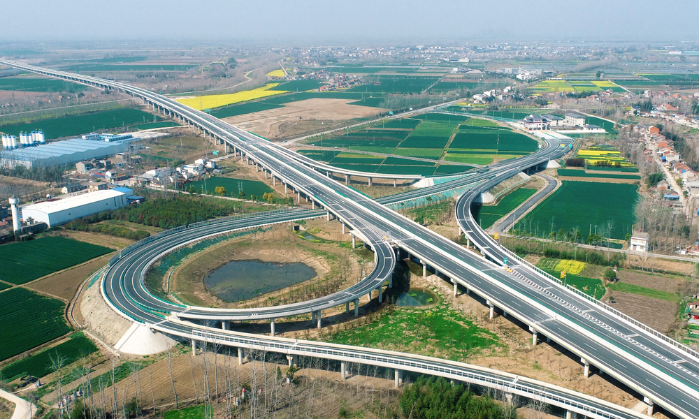 近日，由中国建筑旗下中建三局、中建五局参建的武汉至松滋高速公路仙桃至洪湖段项目通过验收。