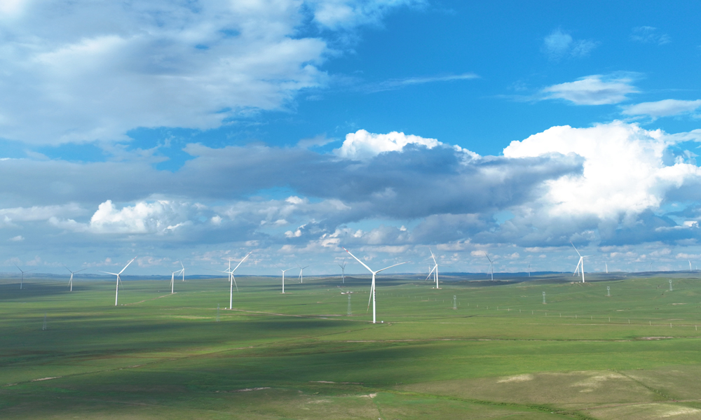 近日，国家电投集团内蒙古公司察哈尔新能源公司乌兰察布风电基地一期600万千瓦示范项目首批120万千瓦就地消纳工程通过集团达标投产考核验收。