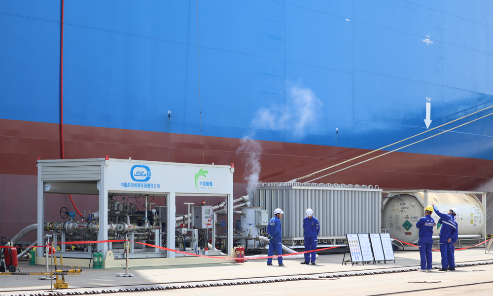 中国船燃按照船用甲醇燃料相关加注作业标准，提前制定了详细的供应方案和应急预案，对作业风险进行了全面识别与评估。