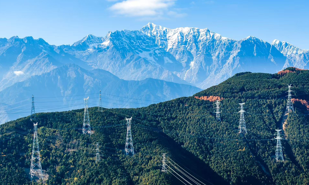 川渝1000千伏特高压交流工程。