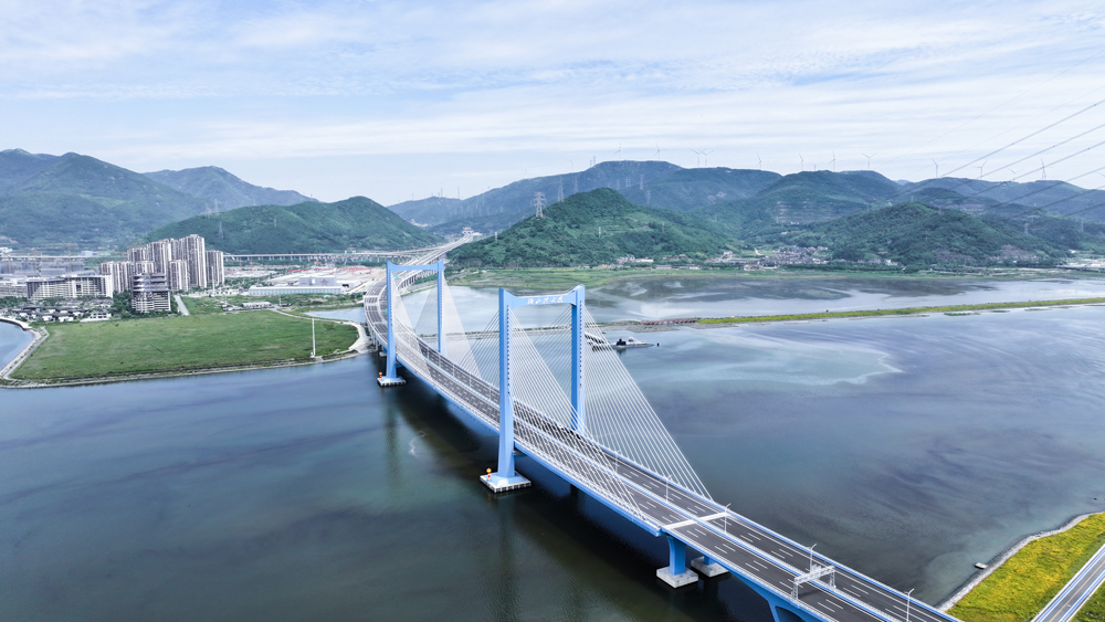 项目的建成，进一步完善了宁波舟山港海陆联动集疏运网络，大幅缩短穿山、梅山、六横三大亿吨级港区物流时效，推动三岛港区协同发展。