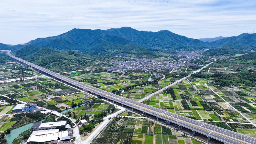 近日拍摄的浙江宁波舟山港六横公路大桥一期工程。