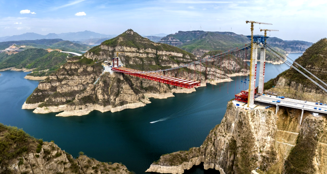 济新高速建成后，将与新伊、菏宝、连霍等高速公路相连，进一步完善河南省高速公路网络，对于增强郑州都市圈、洛阳副中心城市辐射能力、整合区域旅游资源、拉动黄河两岸经济发展、推动黄河流域生态保护具有重要意义。