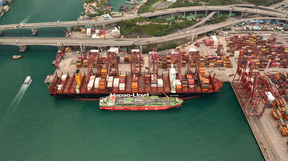 此次作业中，“海洋石油301”从中国海油金湾“绿能港”装载燃料，经珠江口航道直抵香港，依托粤港澳大湾区一体化能源供应链实现“资源返装—运输—加注”全链条无缝对接。