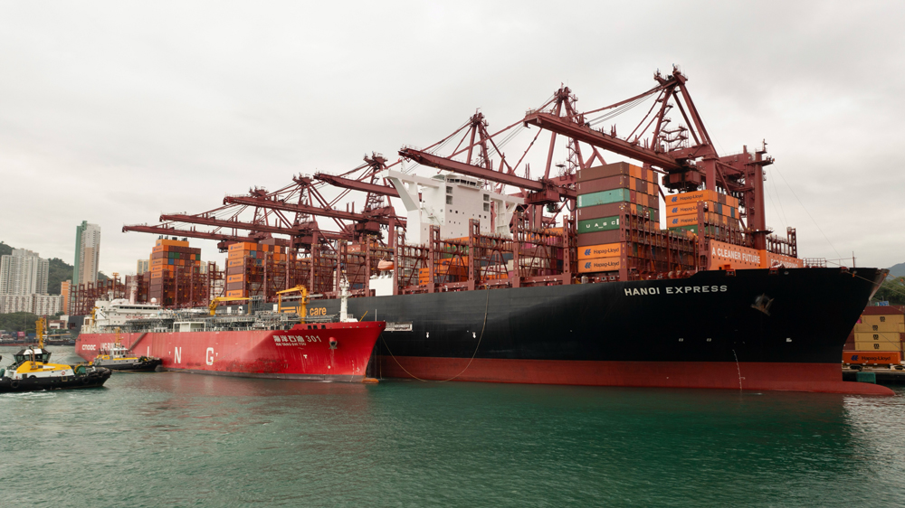 中国海油积极推动航运绿色低碳转型，先后获取深圳、广州、宁波等7张国际船舶加注牌照，积极推进粤港澳大湾区超级加注中心建设，持续打造液化天然气加注船队，成为国内首家具备多港口联保联供能力的能源企业。