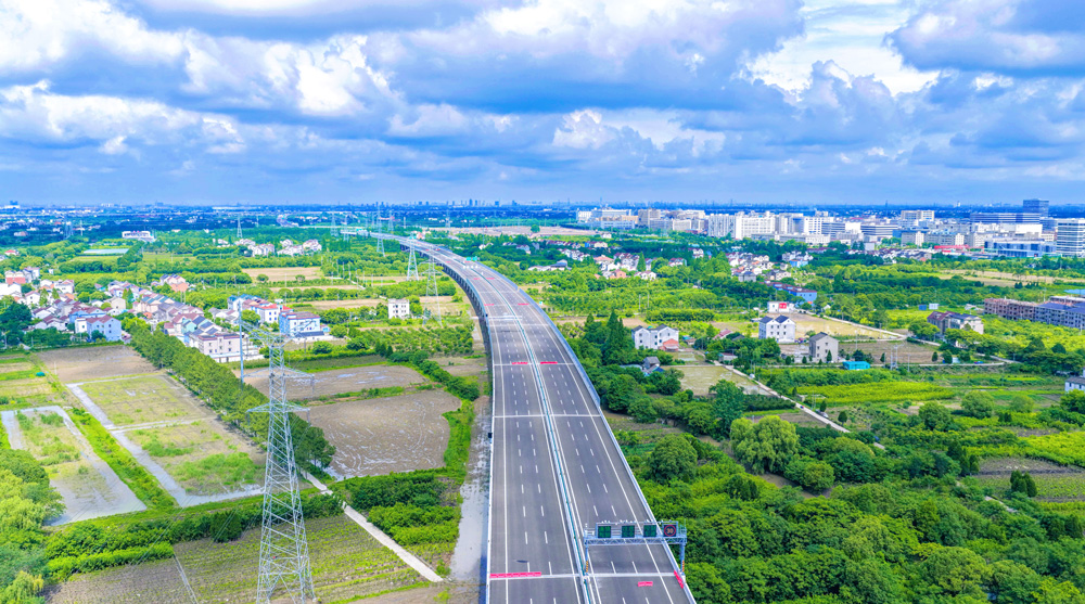 项目通车后，将串联乌镇至萧山机场、桐乡至杭州的快速走廊，打通浙江北部与苏南和上海的“经济大动脉”，助力长三角城市群形成“1小时交通圈”，进一步促进杭州经济社会发展。