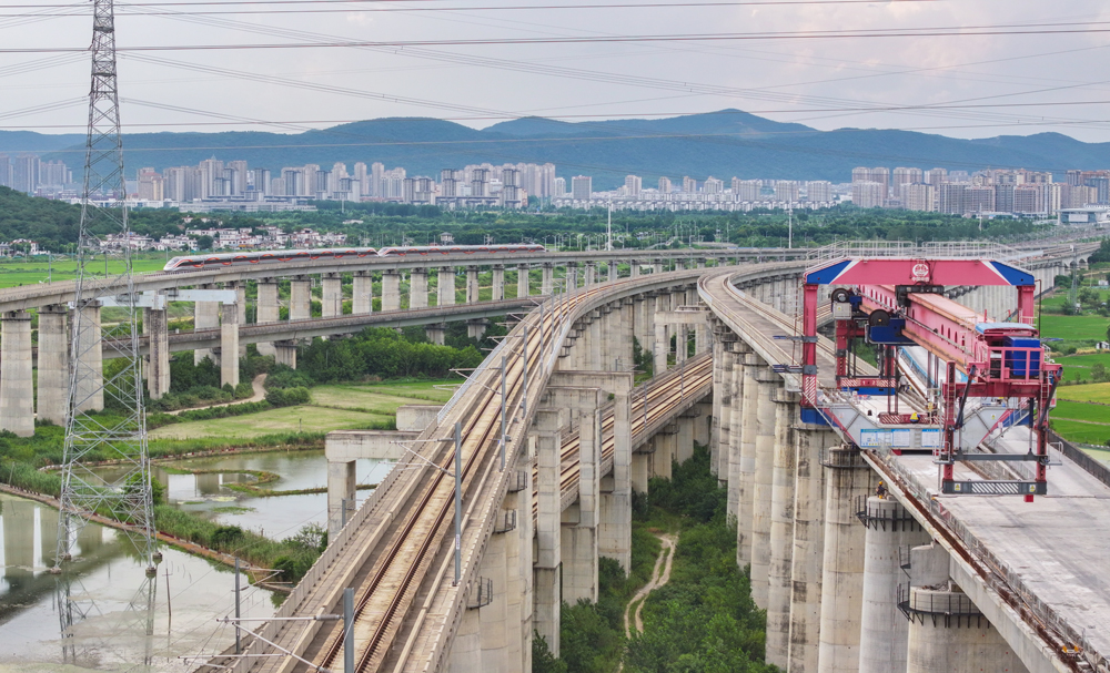 项目建成运营后，将在皖江两岸建起一条快速新通道，对进一步拉近合肥都市圈与南京都市圈之间的时空距离，助力长三角一体化发展和长江经济带建设等国家战略实施具有重要意义。