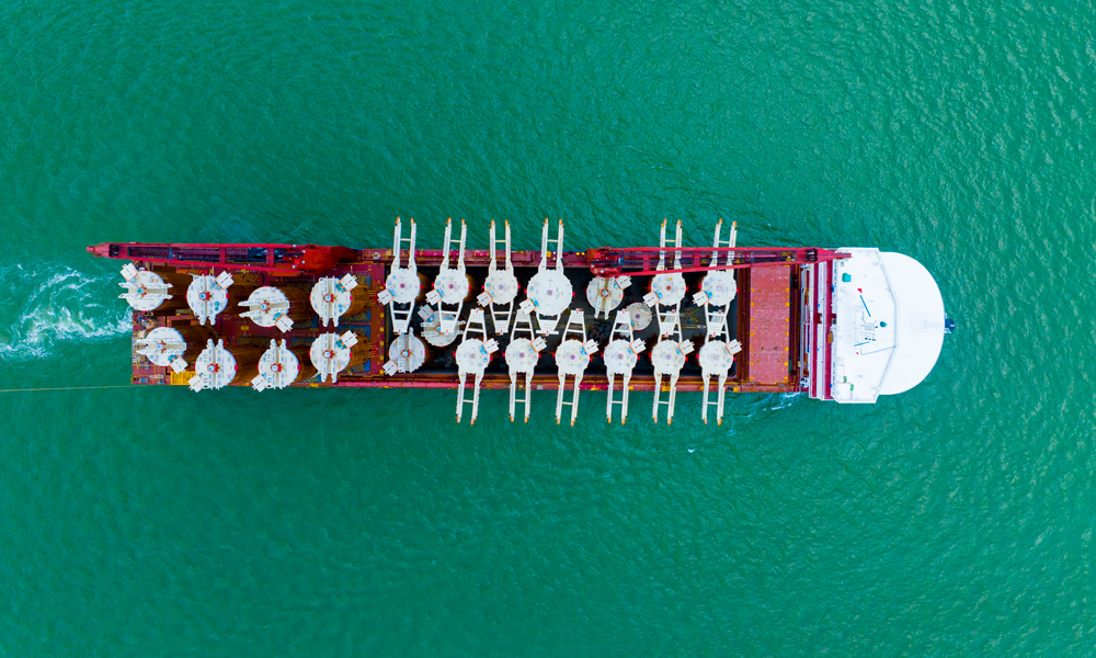 近日，海洋石油工程股份有限公司承建的24套2000米级国际超深水吸力锚，在广东珠海全部交付离港，本次交付的吸力锚将应用于全球巨型盐下超深水油田——巴西梅罗（Mero）二期项目，标志着我国超深水海洋装备制造能力进一步得到国际主流市场认可。