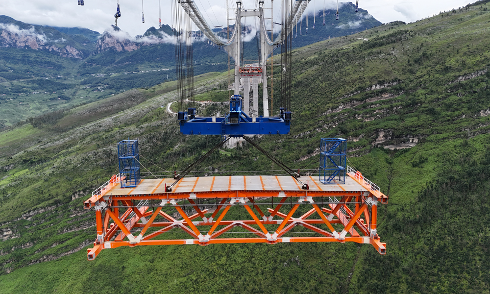 据悉，安盘高速公路是国家高速公路网的重要组成部分，全长173.023公里。建成通车后，将进一步缓解沪瑞通道未来的交通压力，提升沪瑞通道综合运输能力，对带动当地旅游资源深度开发和沿线乡镇发展致富具有重要作用。