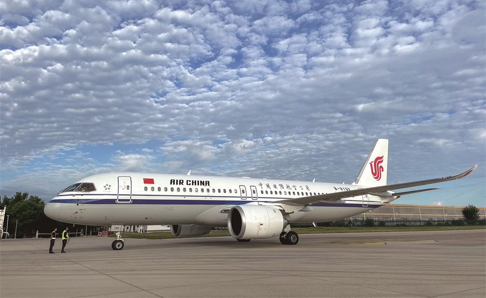 一年来，中航集团各保障岗位工作人员以高度的责任感与使命感，护航国产大飞机稳健飞行。他们与C919共同成长，用行动诠释担当，为谱写交通强国建设民航新篇章注入澎湃动力。