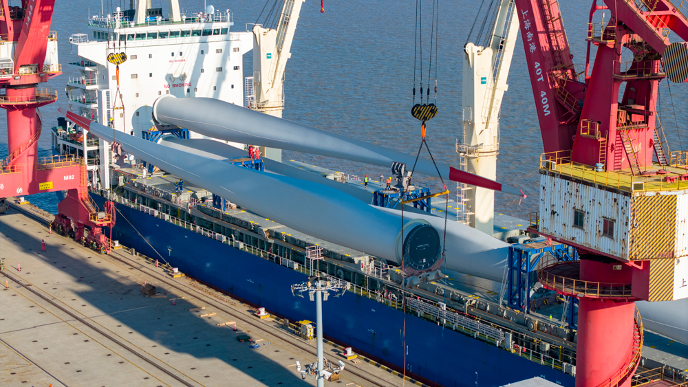 考虑到时间紧任务重，中国远洋海运旗下中远海运特运创新船货组合，首次使用68K多用途船装运海上风叶，再次拓宽了风电客户的船型选择，提高了船期安排的灵活性。