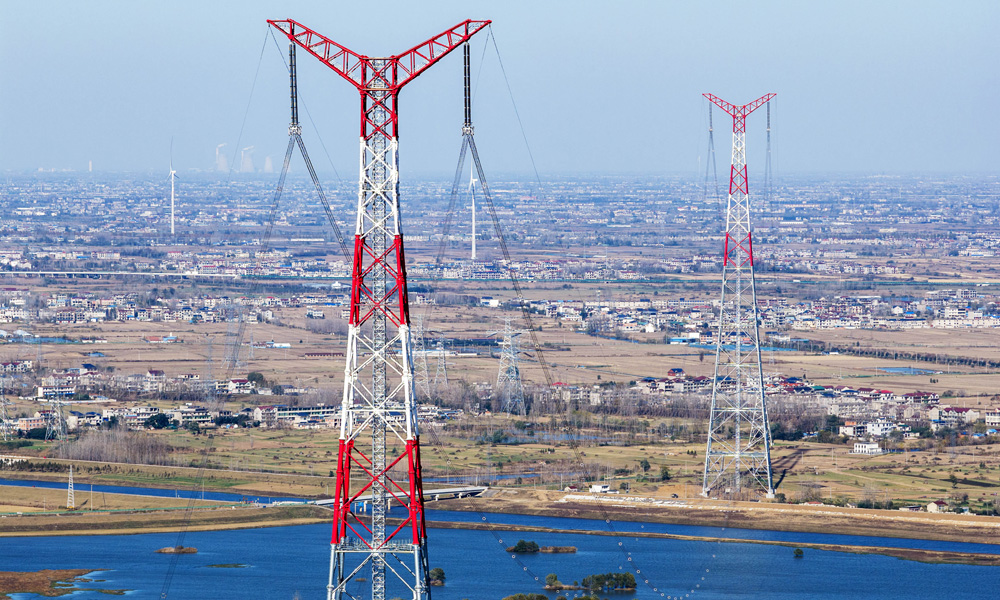 “陕电入皖”工程是国家“十四五”电力发展规划重点工程，起于陕西省延安市宝塔山换流站，止于安徽省合肥市合州换流站，途经陕西、河南、安徽三省，线路全长1055千米。