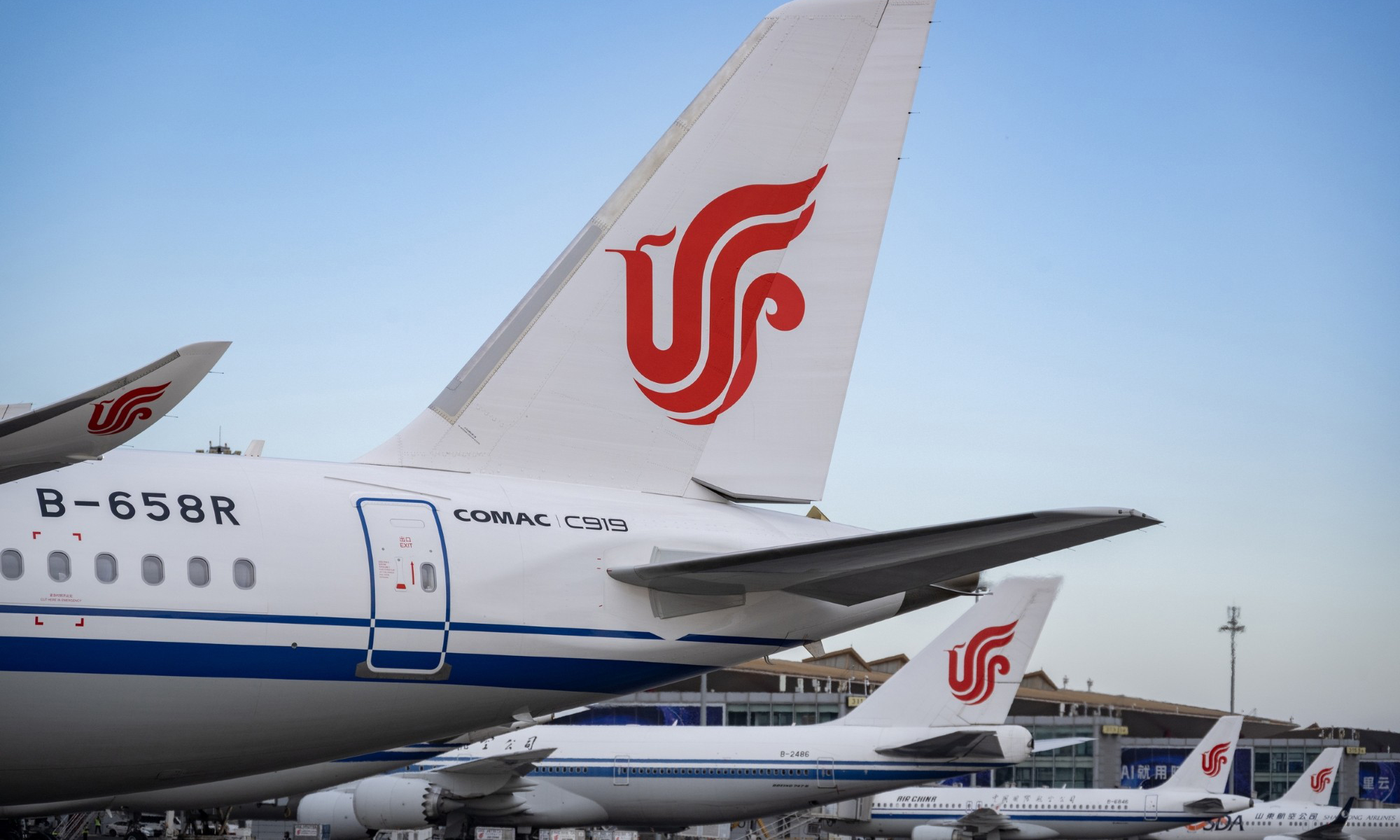 自2024年8月首架交付以来，中航集团仅用一年半时间，便实现从单机到十机编队的跨越式发展。机队规模扩容与航线拓展同步推进，商业化运营体系日趋成熟。