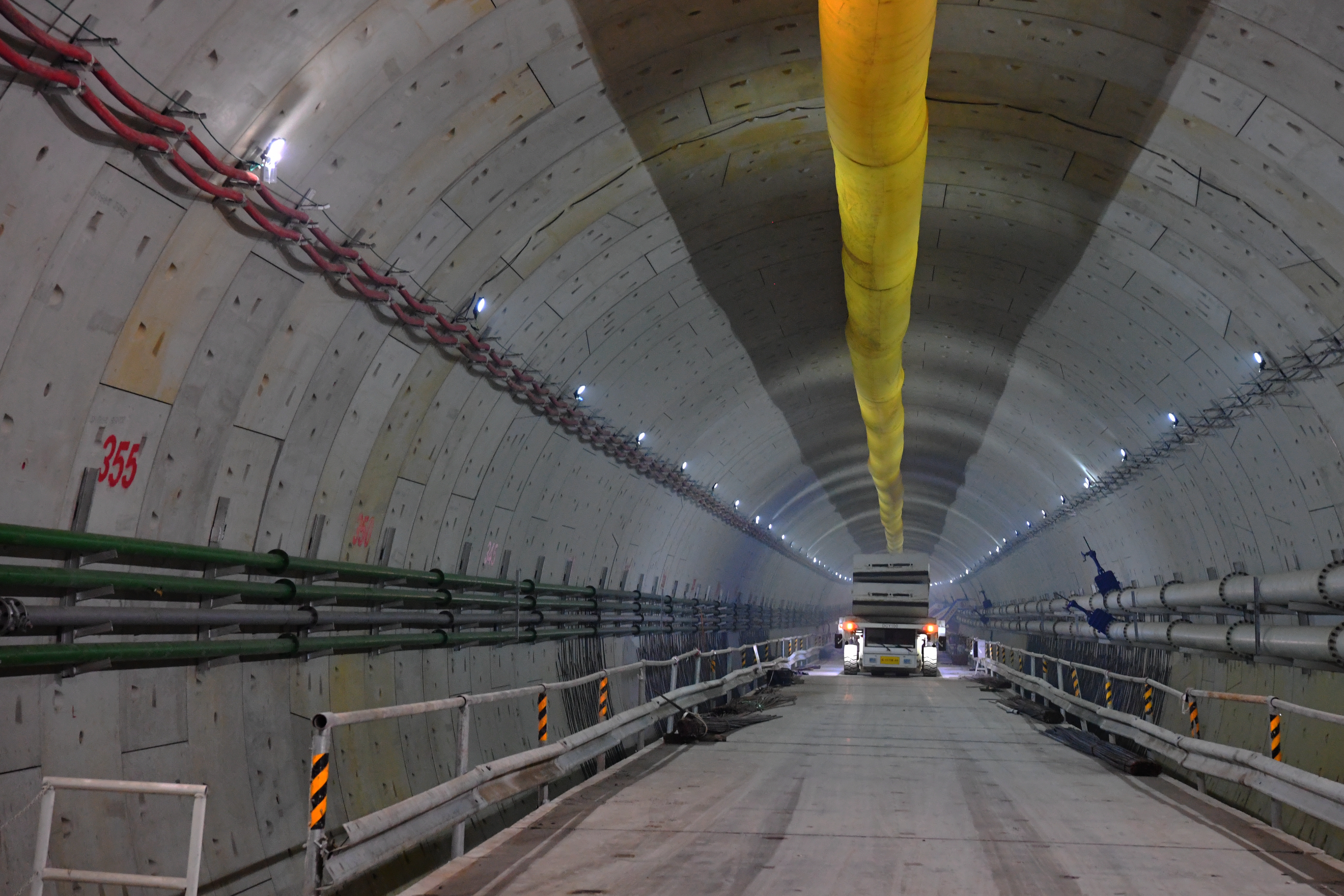 2.成型隧道。（刘福昌 摄）.jpg