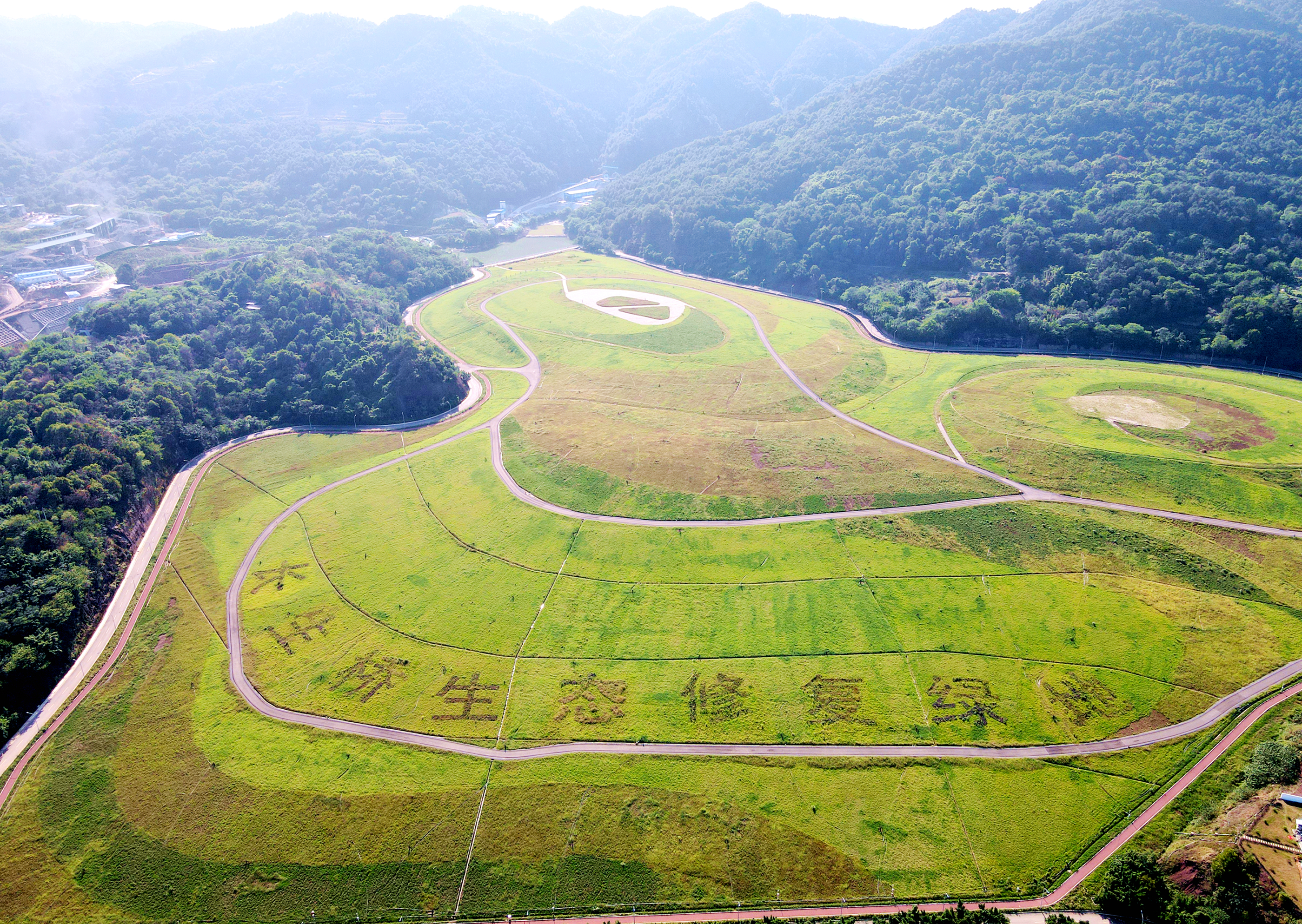 生态修复后的垃圾填埋场.jpg