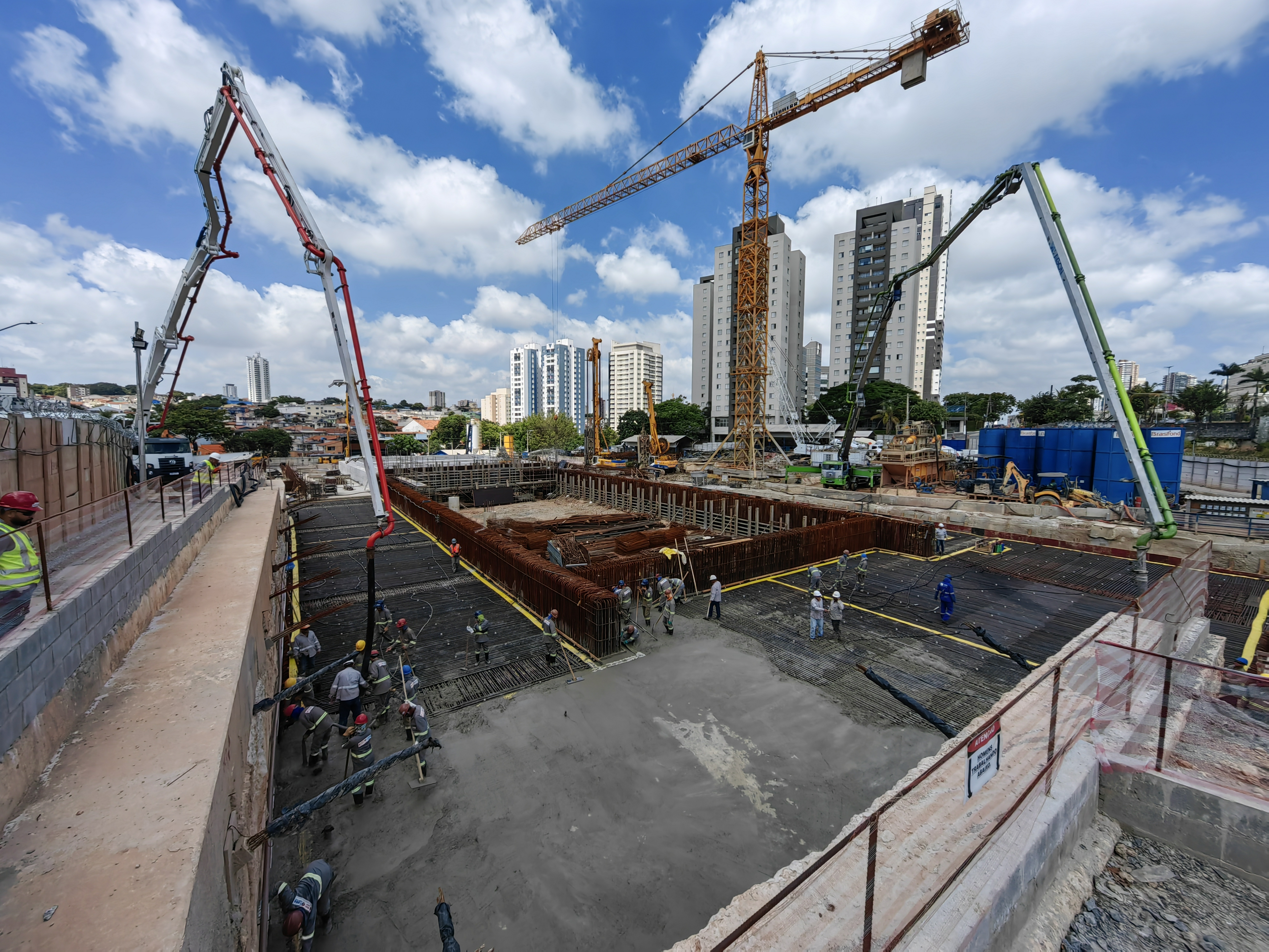 巴西圣保罗地铁2号线混凝土浇筑.jpg