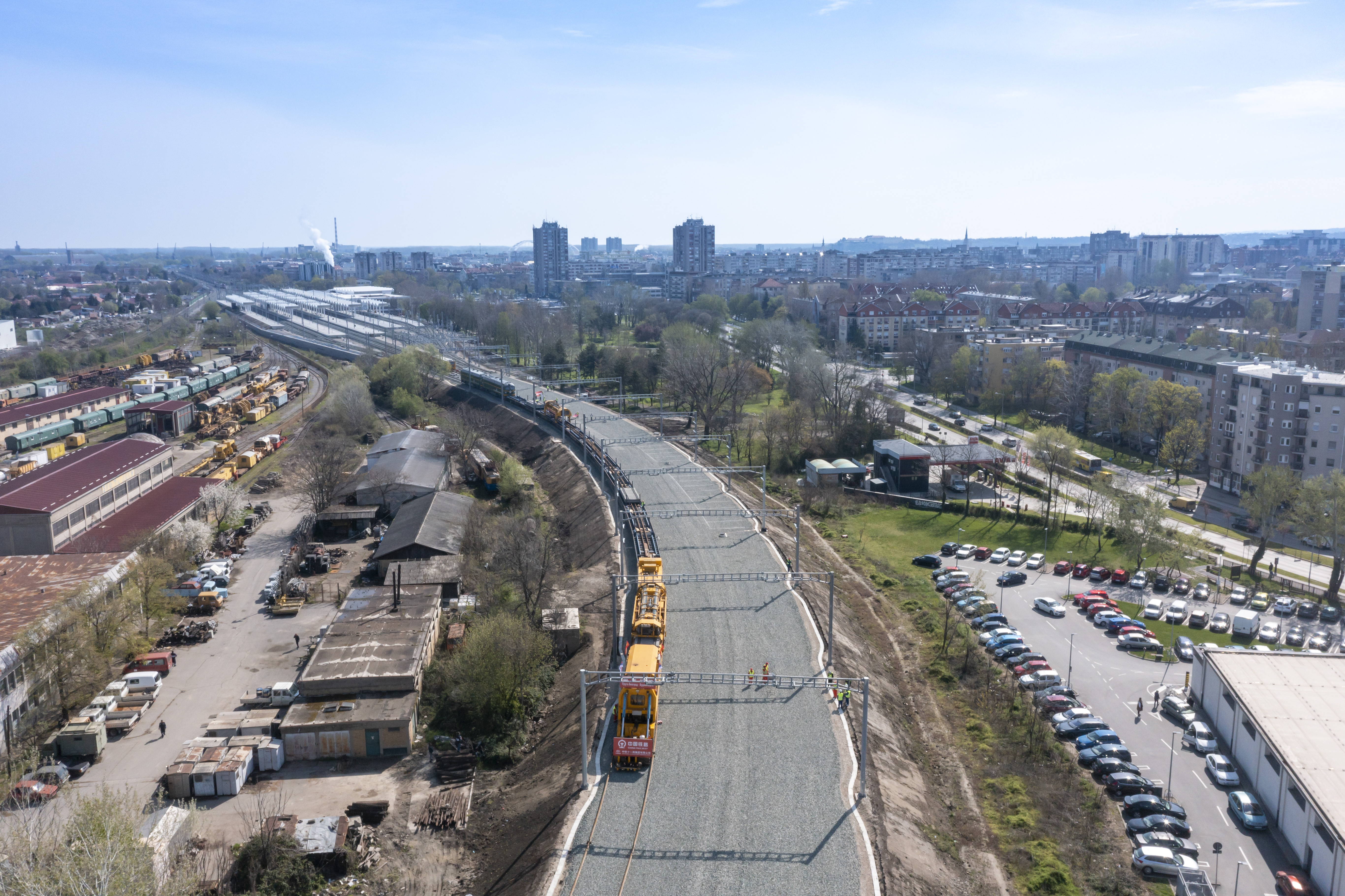 4月6日,匈塞铁路诺苏段首铺施工现场。彭特 摄1.jpg 4月6日,匈塞铁路诺苏段首铺施工现场。彭特 摄1.jpg