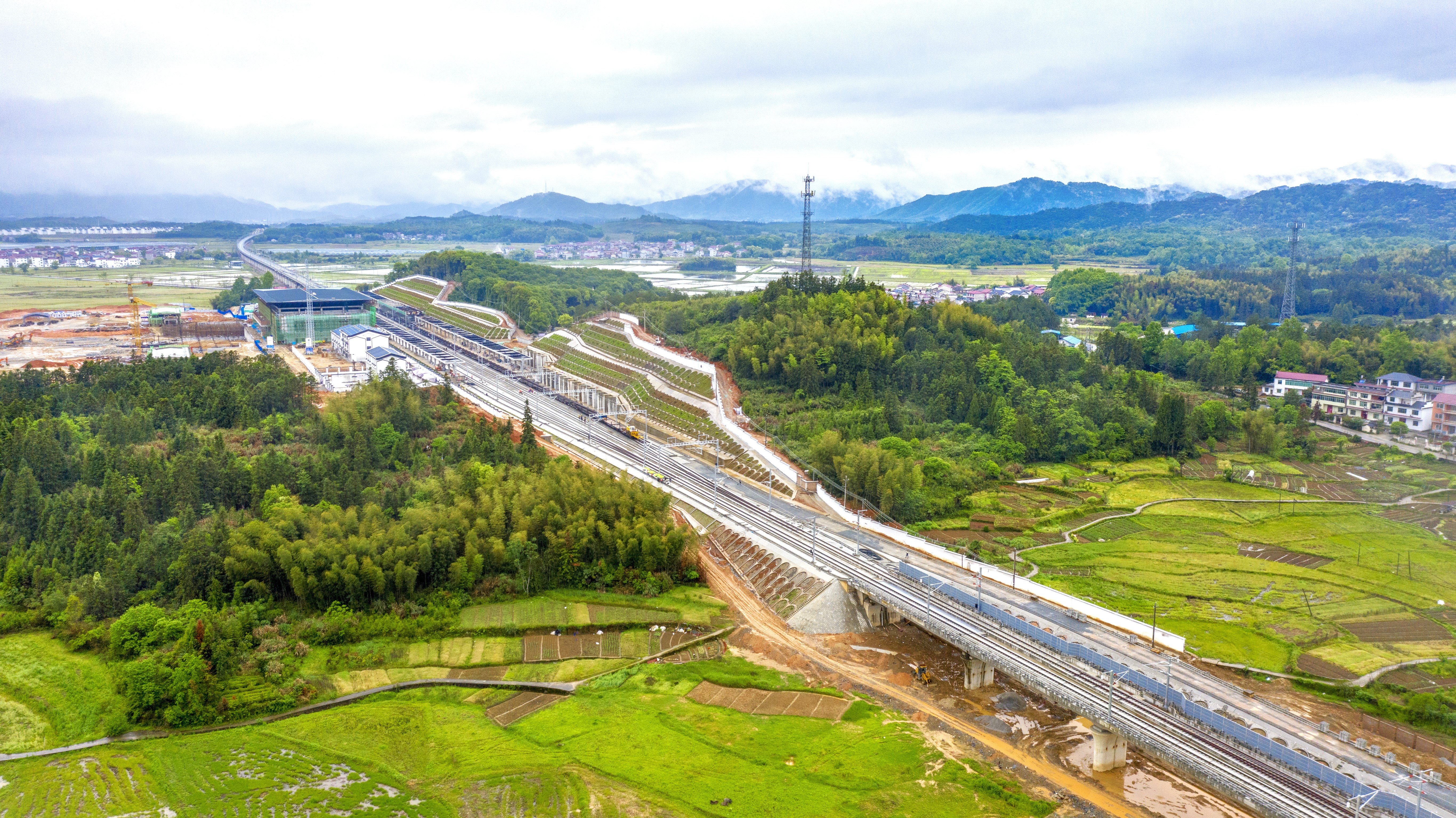 昌景黄高铁航拍.jpg