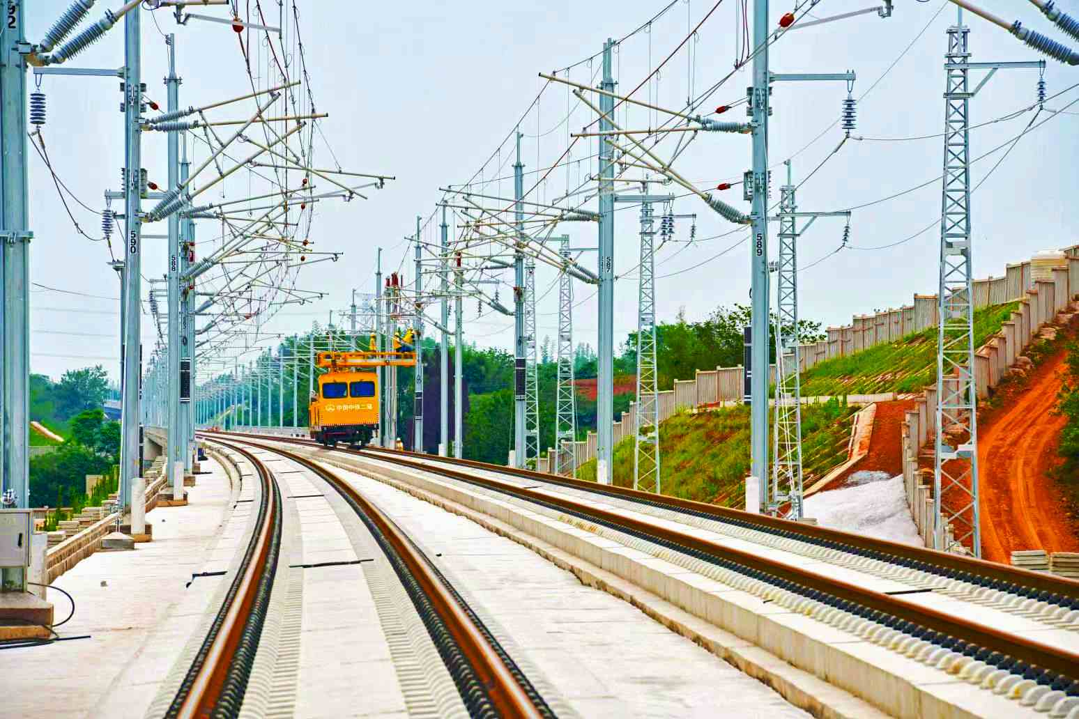 送电前检查验收接触网设备.jpg 送电前检查验收接触网设备.jpg