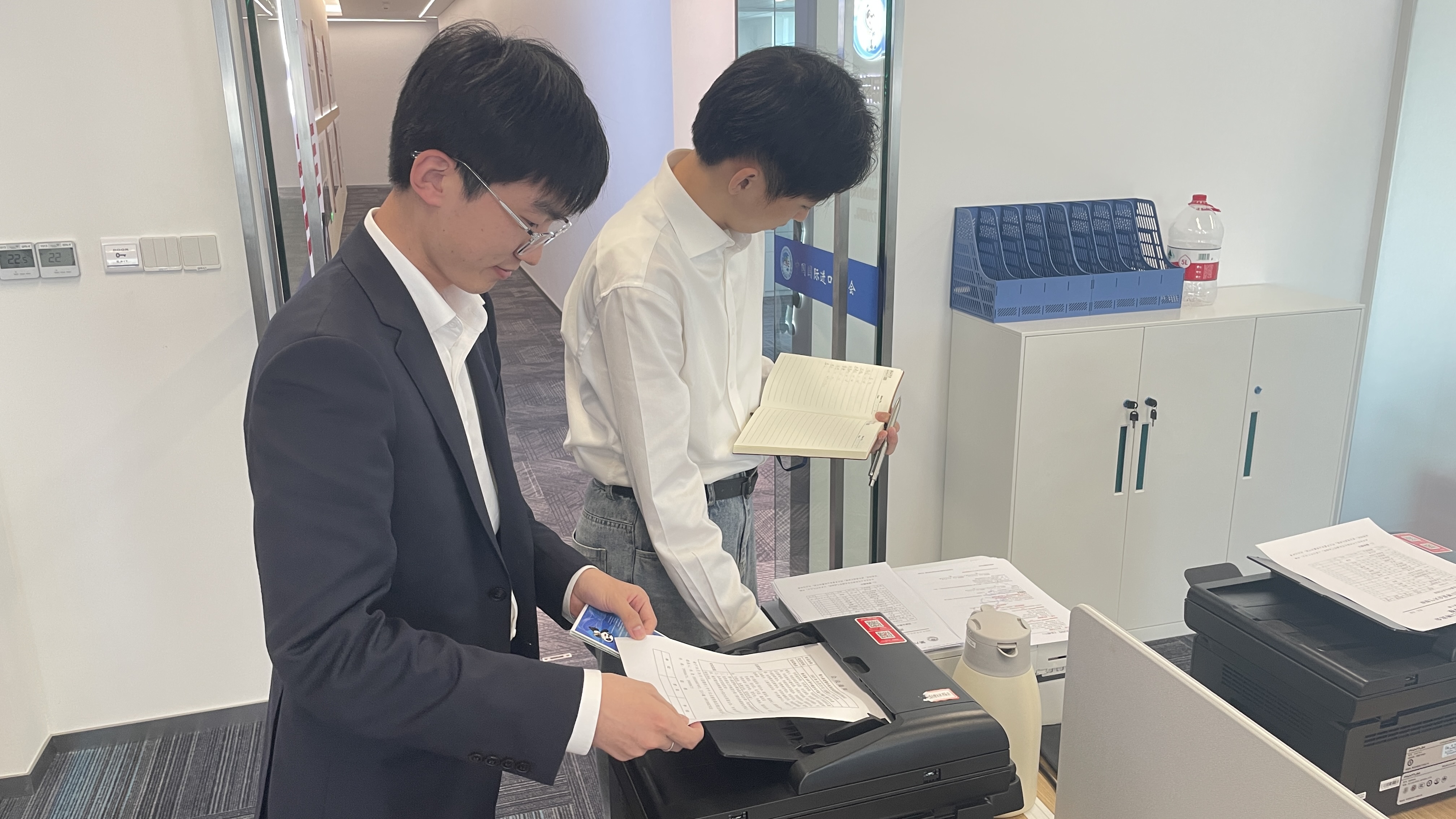 6.中建东孚进博服务志愿者提供服务保障.jpg 6.中建东孚进博服务志愿者提供服务保障.jpg