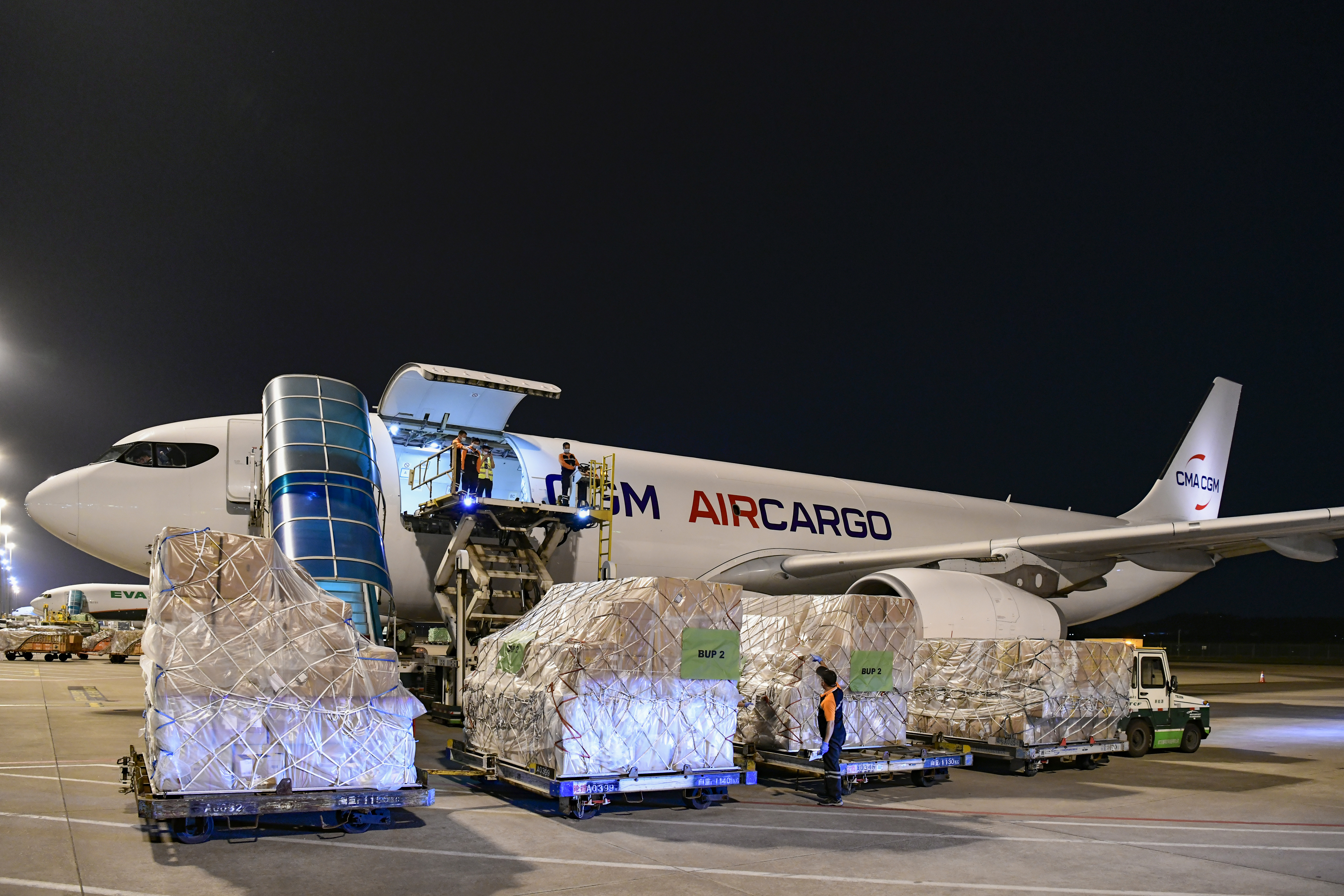 工作人员进行作业保障3.jpg 工作人员进行作业保障3.jpg