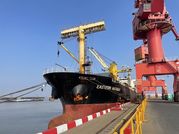 汇鸿集团出口印尼德龙工业园冶炼设备整装待发.jpg 汇鸿集团出口印尼德龙工业园冶炼设备整装待发.jpg