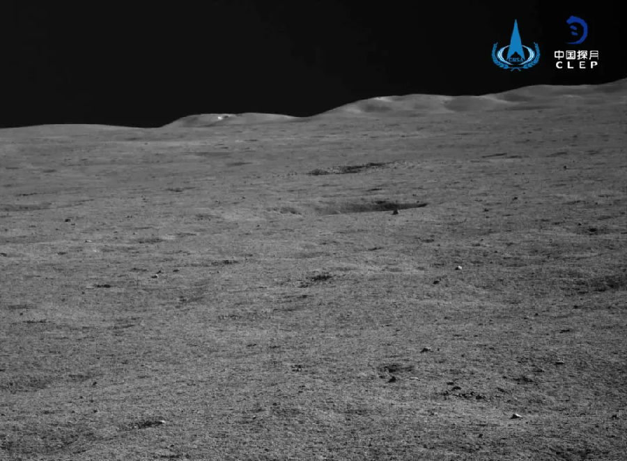 嫦娥四号着陆器和“玉兔二号”月球车顺利完成第十六月昼科学探测工作，分别于3月31日17时30分和8时25分完成月夜设置，进入第十六月夜休眠期。本次月昼期间，着陆器工况正常，能量平衡，有效载荷月表中子及辐射剂量探测仪、低频射电频谱仪按计划开机工作，地面接收科学探测数据正常。