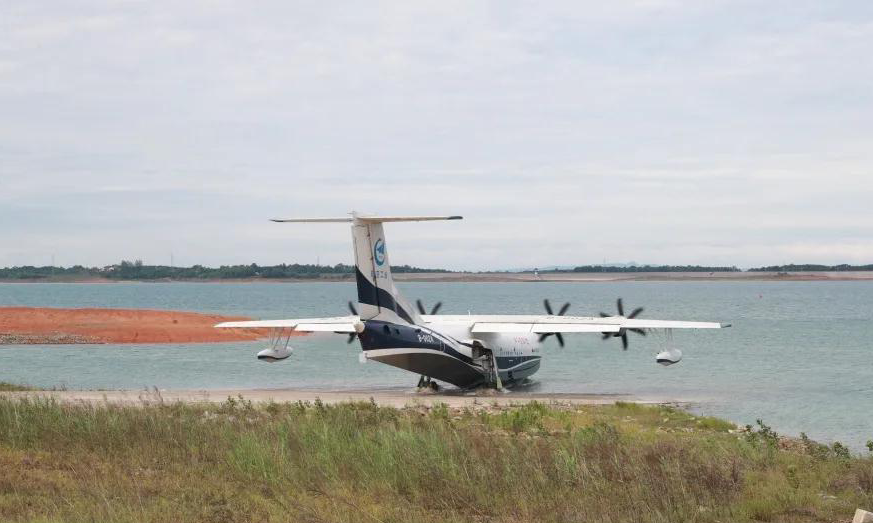图为5月8日，AG600飞机开始今年首次水上滑行。