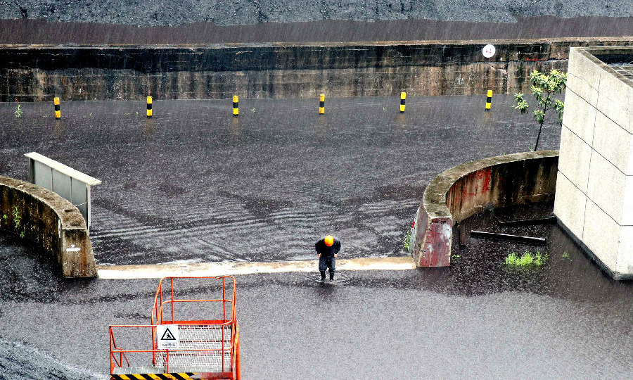 国家能源集团汉川发电公司煤场积水情况严峻。