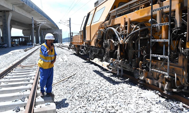 图为7月20日，中铁二十四局施工人员在平潭海峡公铁大桥施工现场作业。（新华社记者 林善传 摄）