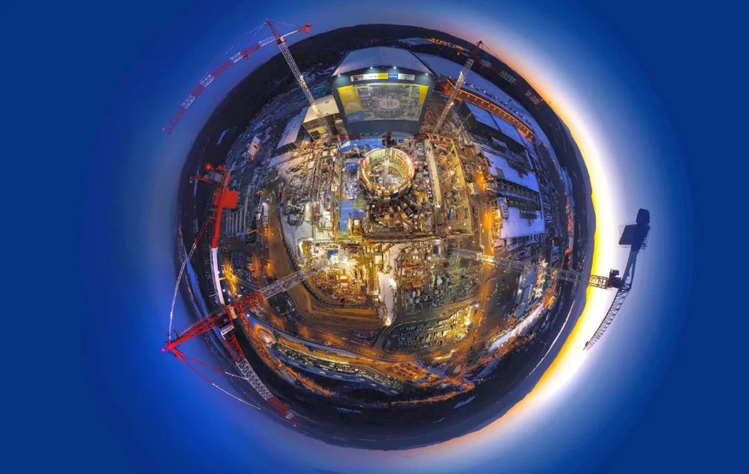 国际热核聚变实验堆（ITER）计划重大工程安装启动仪式7月28日在法国该组织总部举行。国家主席习近平致贺信。超广角图显示了法国正在建造的核聚变反应堆。
