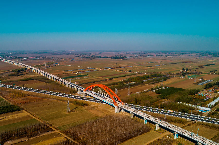该线正线全长126公里，其站前4标段由中国建筑投资建设，长达49.9公里，是潍莱高铁项目全线最大标段。