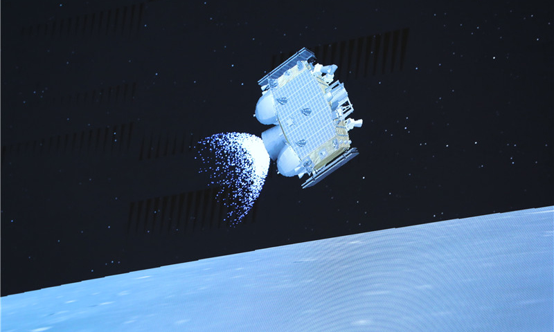图为12月3日，在北京航天飞行控制中心拍摄的嫦娥五号上升器飞行过程。（新华社记者 金立旺 摄）