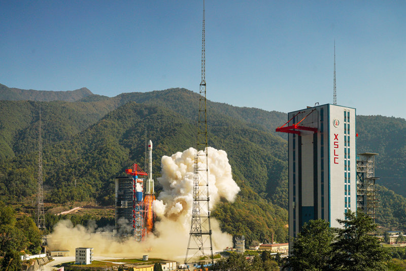 12月6日11时58分，我国在西昌卫星发射中心用长征三号乙运载火箭，成功将高分十四号卫星送入预定轨道，发射获得圆满成功。新华社发（郭文彬 摄）