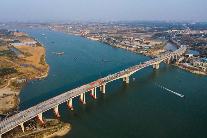 图为1月26日，成功合龙的北江特大桥。（新华社记者 刘大伟 摄）