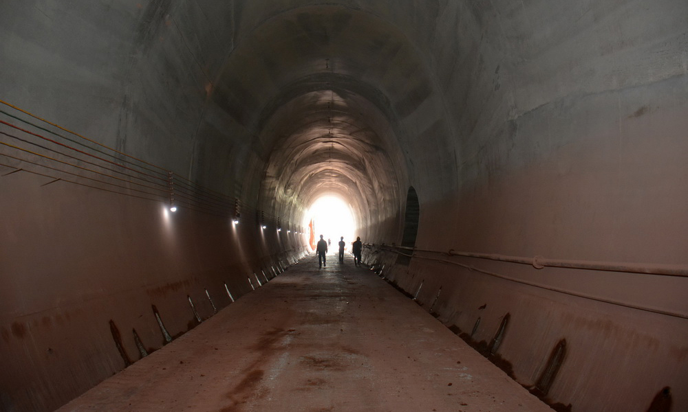 这是12月13日在老挝万象省拍摄的旺门村二号隧道施工现场。这是12月13日在老挝万象省拍摄的旺门村二号隧道施工现场。新华社发（刘艾伦摄）
