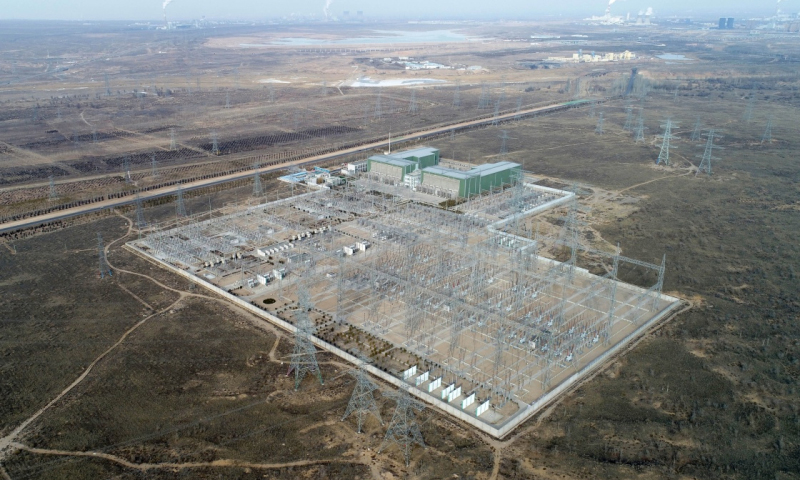 这是国网宁夏电力有限公司银川东换流站外景。（新华社记者 王鹏 摄）