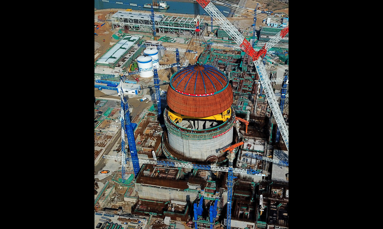 3月21日拍摄的福清核电6号机组反应堆穹顶吊装作业现场（无人机拍摄）。（新华社记者 魏培全 摄）