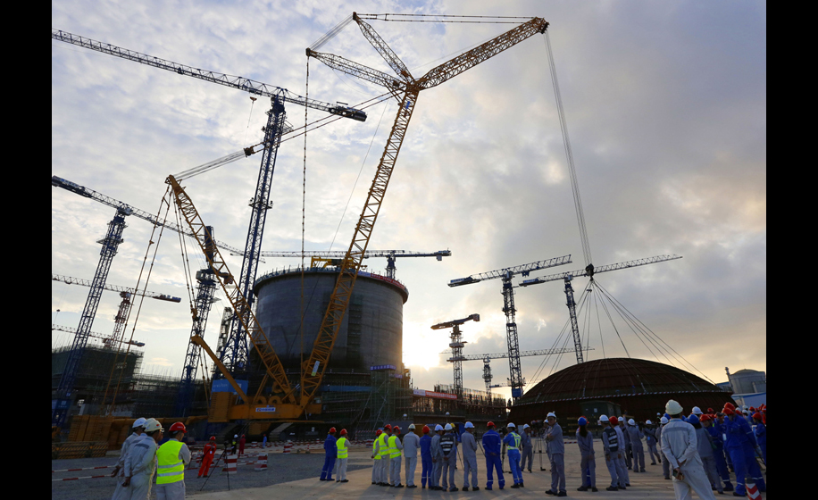 5月23日拍摄的中广核防城港核电二期工程3号机组穹顶吊装施工现场。新华社发（广西防城港核电公司供图）